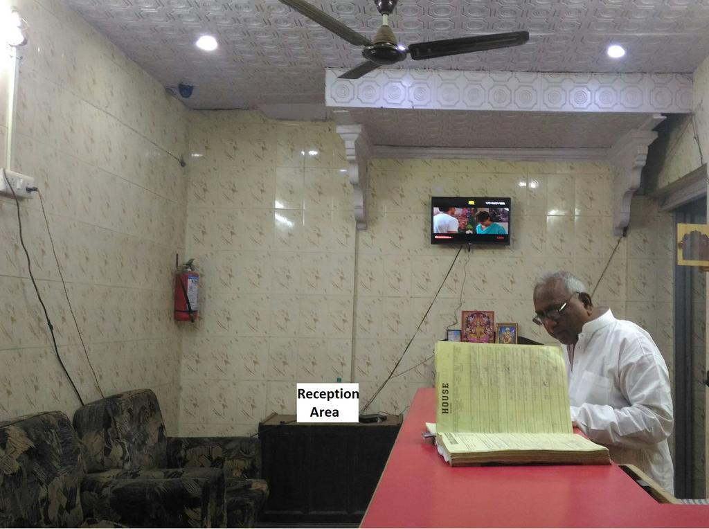 Goldy Guest House Varanasi Ngoại thất bức ảnh