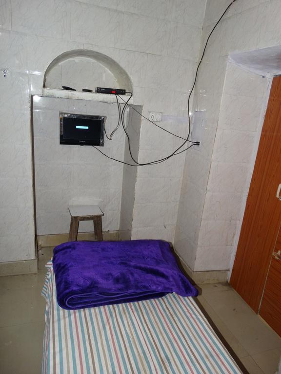 Goldy Guest House Varanasi Ngoại thất bức ảnh